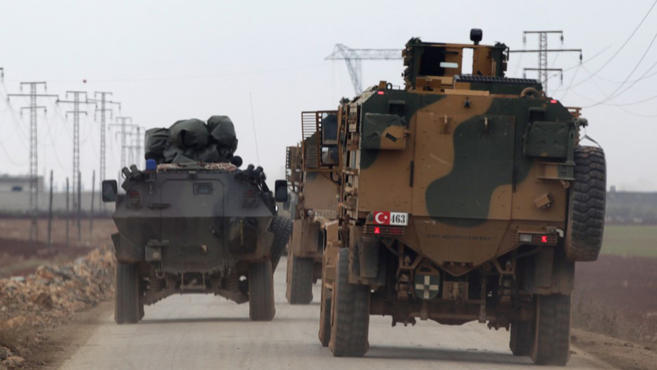 τουρκικά στρατιωτικά οχήματα προς al-Bab