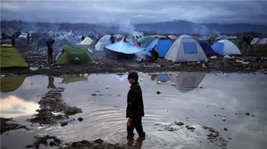 Αυτό δεν συμβαίνει στη γερμανία. Κάποιοι (ποιοί άραγε;) φροντίζουν να συμβεί νωρίτερα. Για να εκτιμηθεί το “μεροκάματο” στην “πρωτεύουσα”...