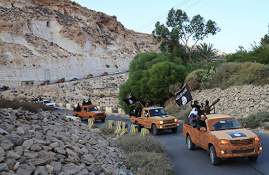 Αυτοκινητοπομπή ενόπλων του isis, κάπου στη λιβύη.